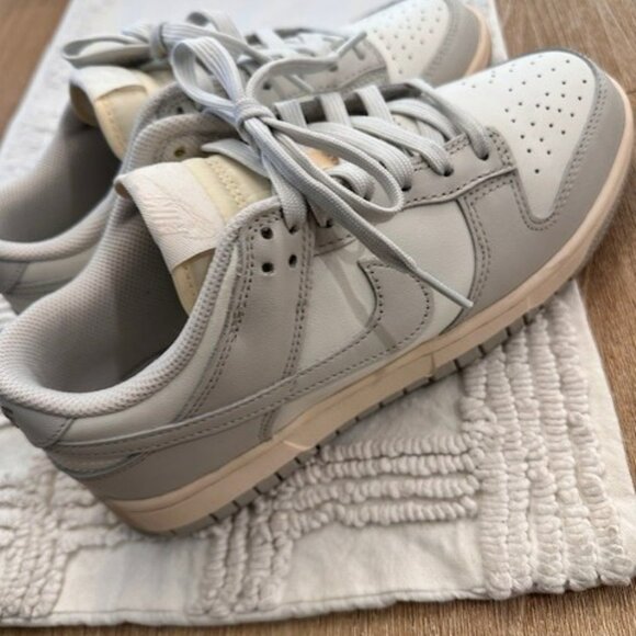 Nike Dunk Womens 8.5  Sail/ bone color - Picture 2 of 4
